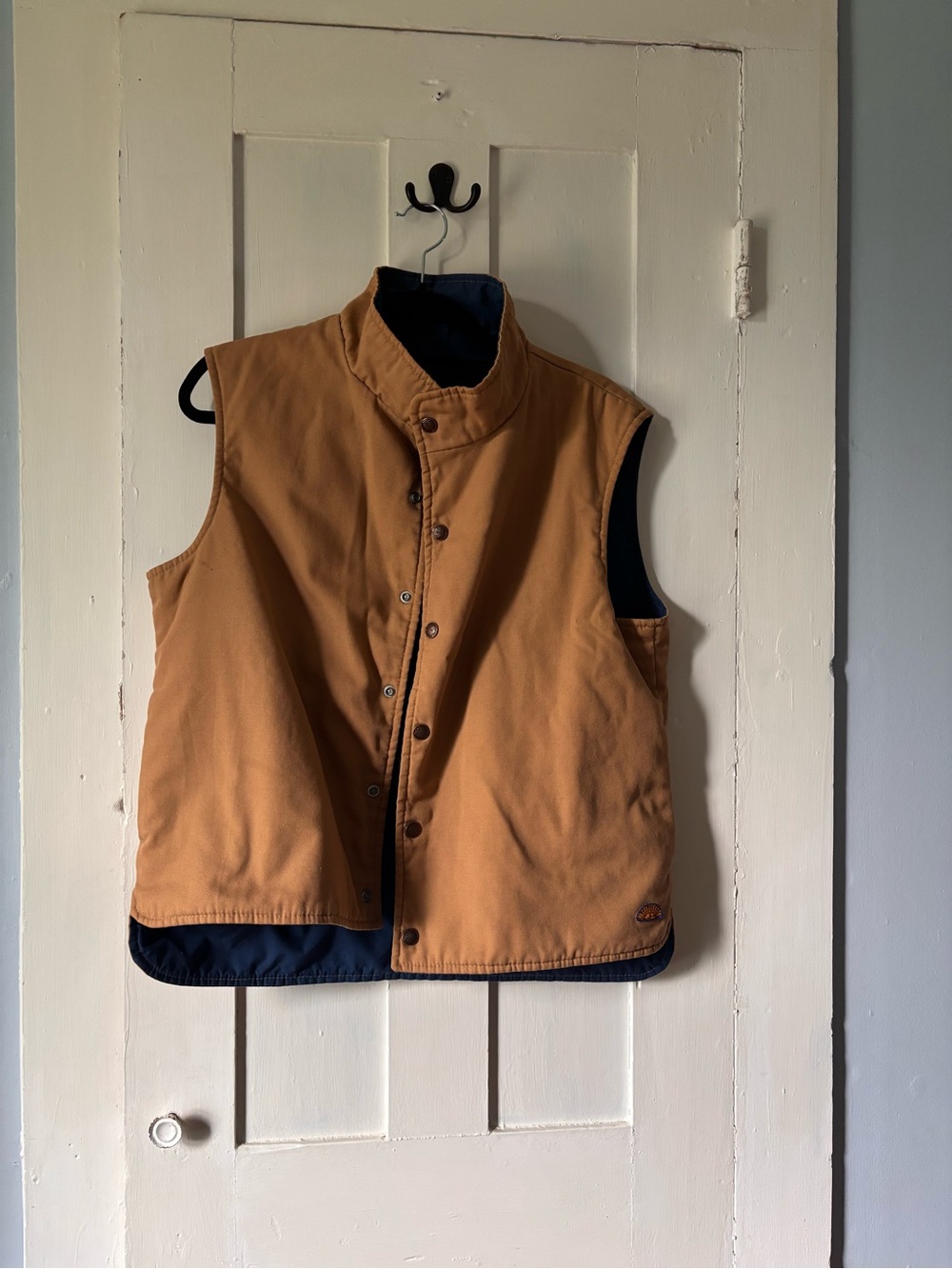 Reversible brown/blue vest